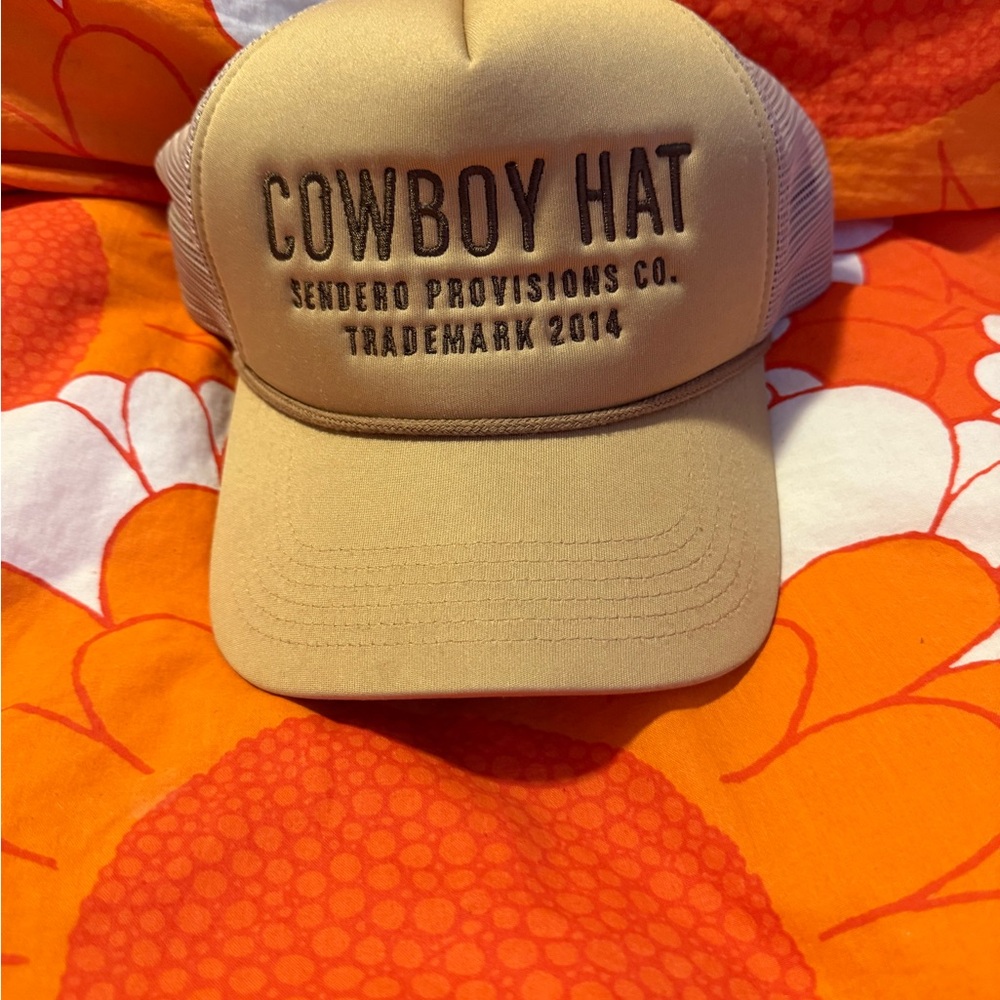Sendero Mesh Hat with Gray and White Design